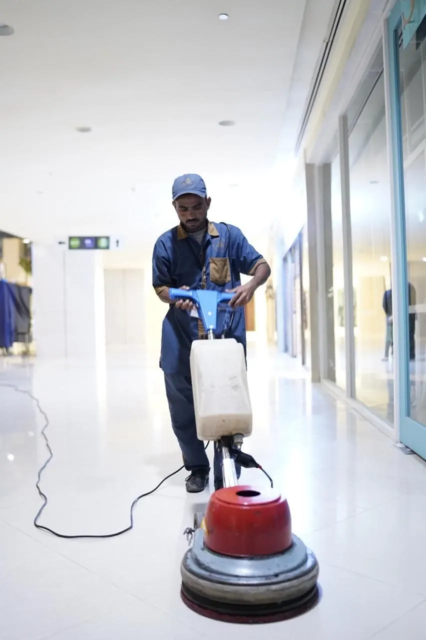 Single-disc machine buffing marble flooring
